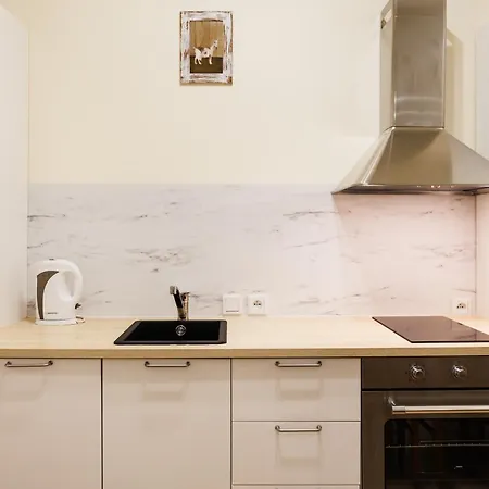 Of The Kings-edith Lägenhet