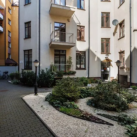 Apartment Of The Kings-edith