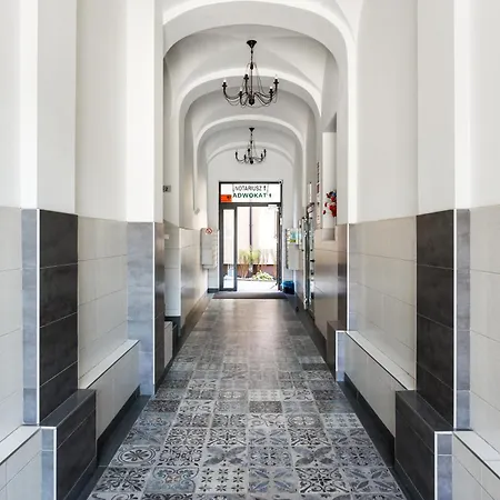 Of The Kings-edith Apartment *
